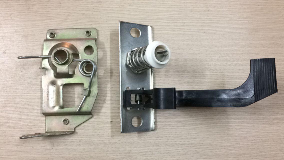 Khóa nắp capô Fiat Albea\Siena