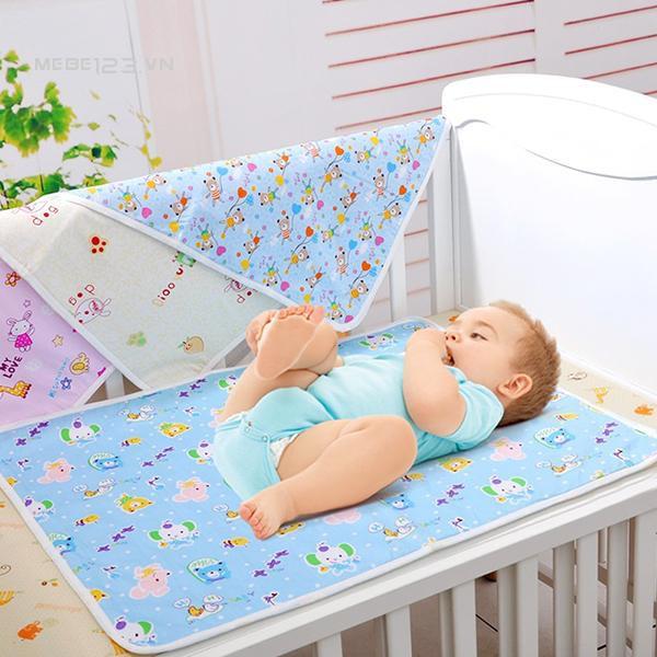 Combo 2 Tấm Lót Mỏng Nhựa Chống Thấm Cho Bé hàng Việt nam (48x60cmXdày1mm) ( mẫu ngẫu nhiên )