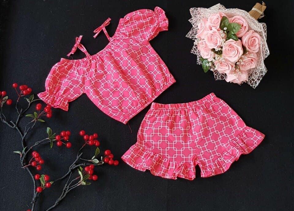 Set áo croptop bẹt vai, quần nhún bèo xinh xắn