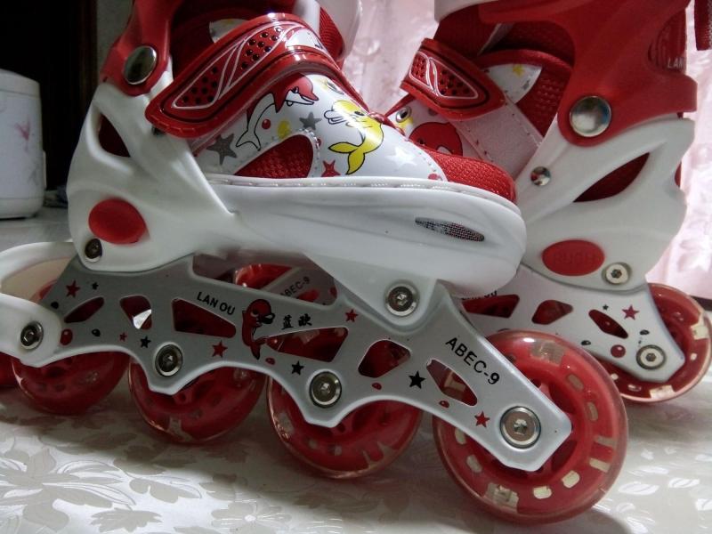 Phân phối bộ giày trượt patin đỏ trắng , size L 39-42 trên 10 tuổi, bộ bảo hộ tay chân + nốn bảo hộ