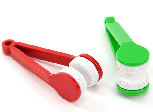 Dụng cụ lau mắt kiếng