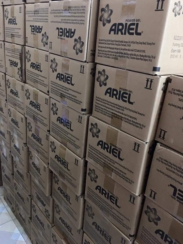 1 thùng nước giặt túi ariel 810ml