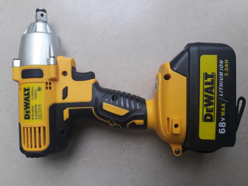 Máy siết bu lông dùng pin DeWalt