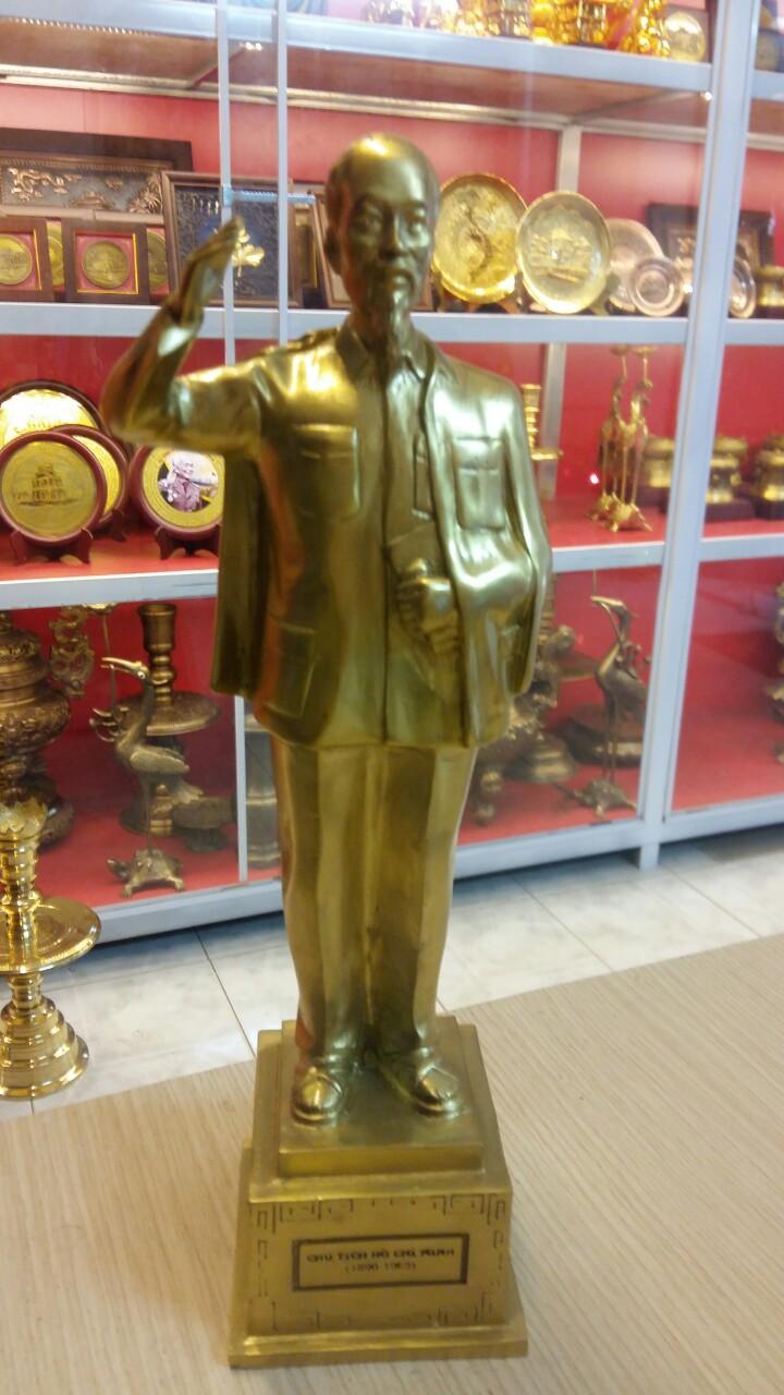 Tượng Bác Hồ vẫy tay chào cao 30cm