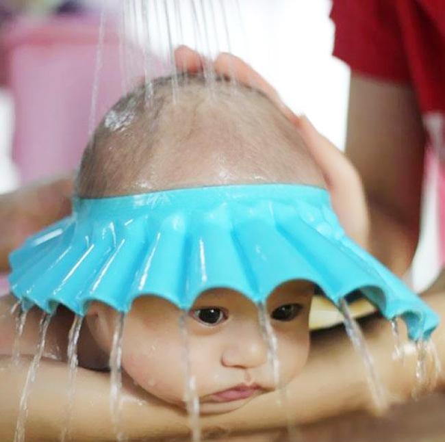 Mũ chắn nước gội đầu cho bé có màng che tai