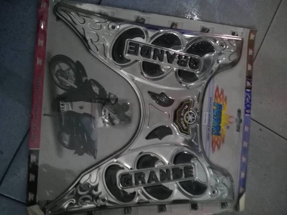 thảm lót để chân inox cho xe nozza grande