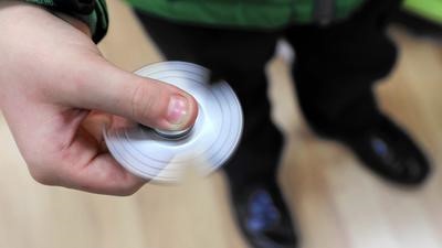 Fidget Spinner thanh moi nguy tai cac truong hoc o My hinh anh 2