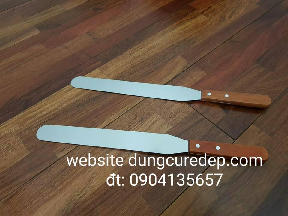 Dao trét và chà láng bánh kem