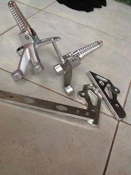 Gác chân Raider lắp được cho ex 135,150 full pas đầy đủ phụ kiện