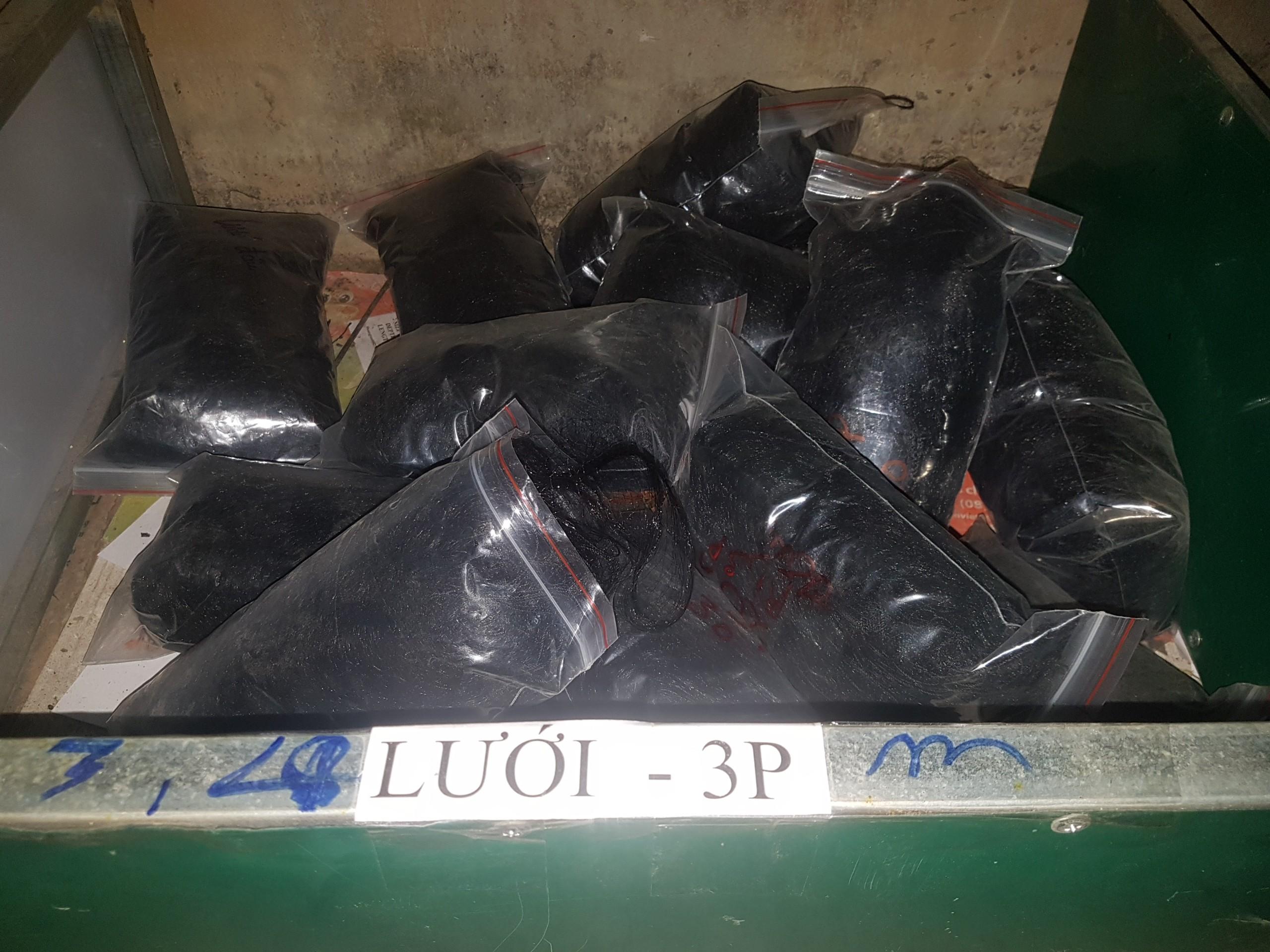 Lưới bẫy chim ri, sắc ô, mắt lưới 3 phân có 5 dây 4 túi hàng cước thái lan đã nhuộm đen tàng hình , mua về là sửa dụng