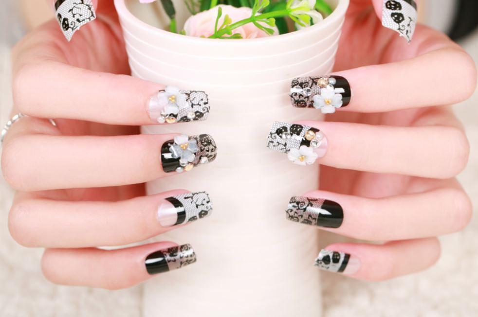 Bộ 24 móng tay giả ren đen đính đá