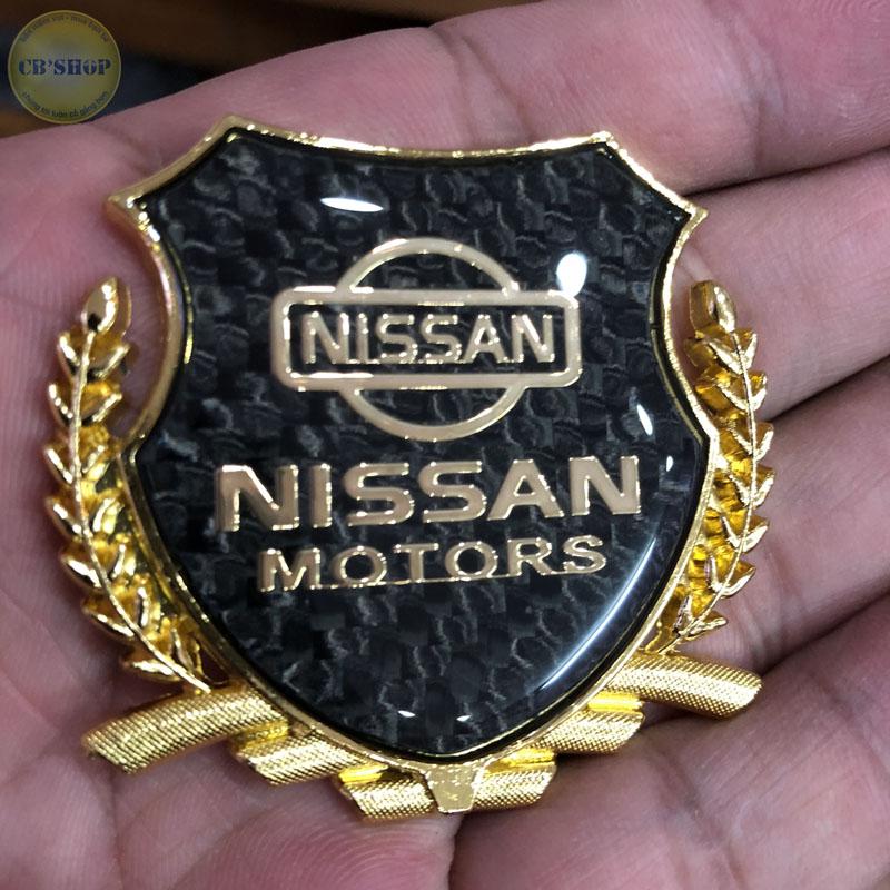 Huy hiệu bông lúa carbon mạ vàng dành cho ô tô Nissan