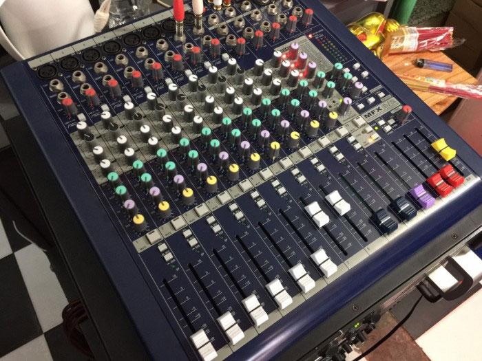 Mixer soundcraft mfx 8/2