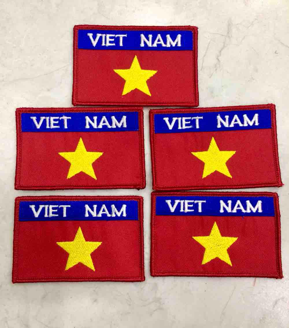 Cờ Việt Nam thêu
