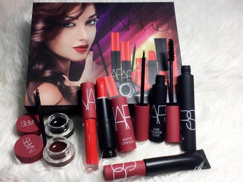 Bộ Trang Điểm Nars Đỏ 7 Món