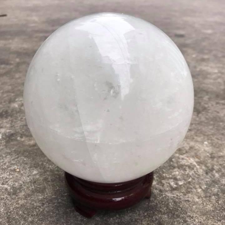 QUẢ CẦU THẠCH ANH TRẮNG ĐƯỜNG KÍNH 12-13CM- TẶNG KÈM CHÂN ĐẾ