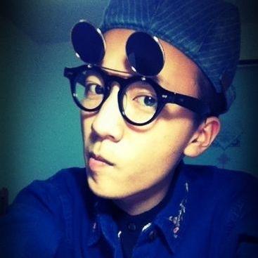 Kính tròn tròng hai lớp bật ra được phong cách Cổ điển avant-garde