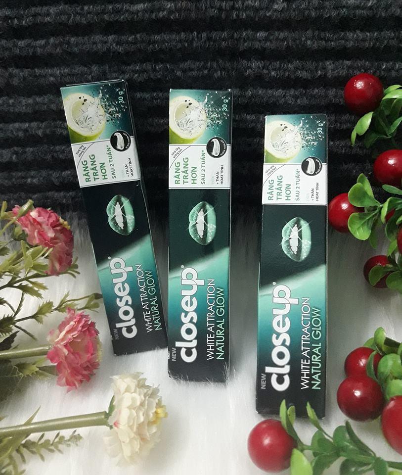 Combo 3 tuýp Kem đánh răng Close.up dừa và than hoạt tính 30gr