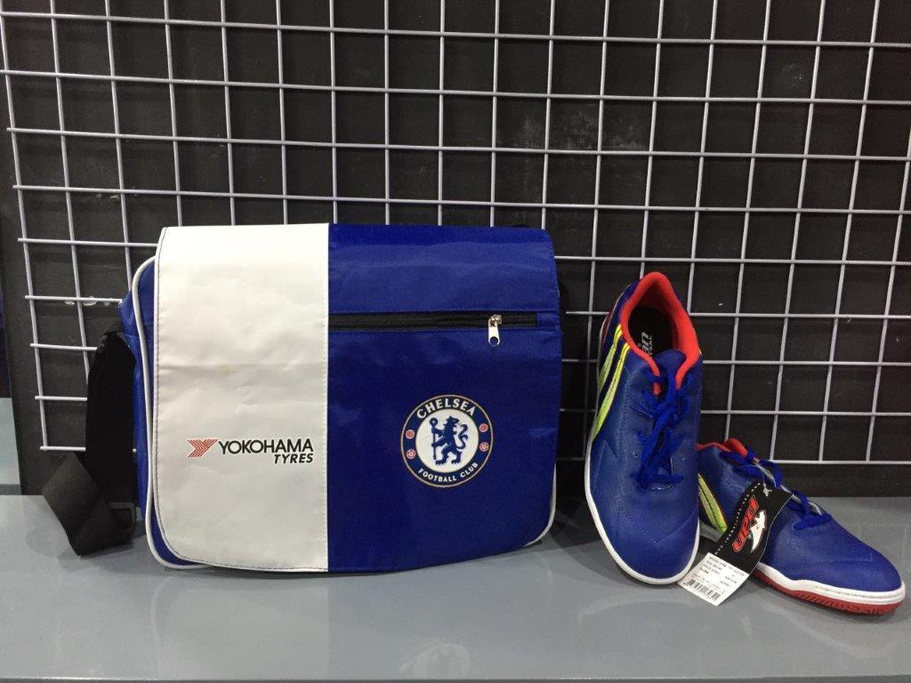 Cặp đi học cho fan clb chelsea