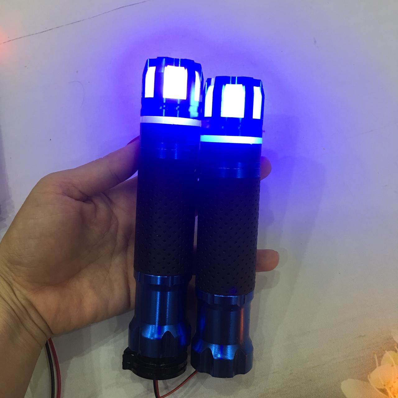 Hàng độ - Tay nắm xe máy có đèn LED, xoay linh hoạt, độ xe chất chơi chưa từng có V71-XANH-90