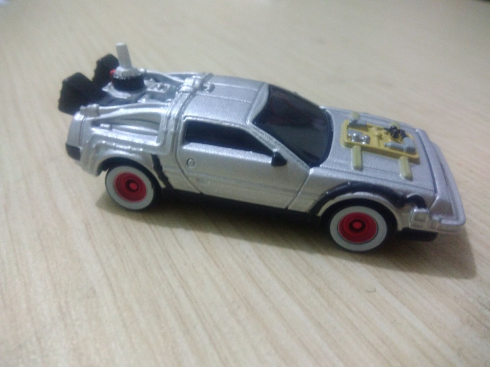 Xe mô hình Tomica Dream DeLorean 146