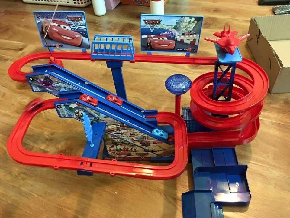 Đồ chơi đường đua siêu tốc lightning mcqueen