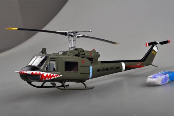 Mô hình máy bay trực thăng uh-1c general tỉ lệ 1:48