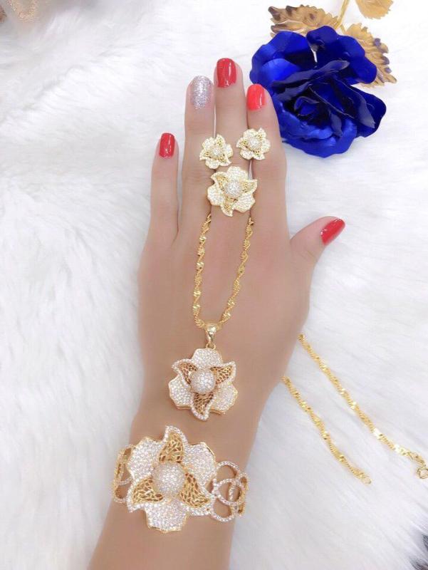 Bộ Trang Sức Vàng 18K Gadoshop VB4250604 - đeo đi tiệc đi chơi làm công sở cực sang chảnh và quý phái