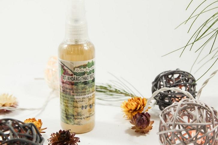 Xịt khoáng thảo mộc mẹ ken