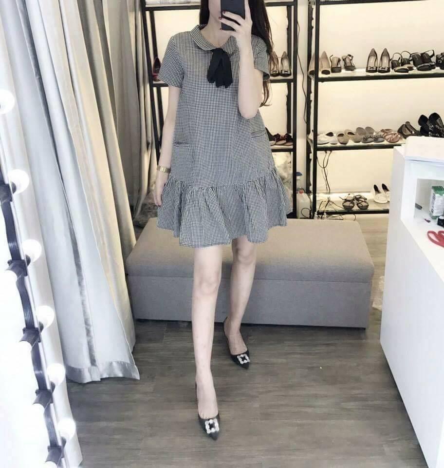 Váy Bầu Kẻ Caro Đuôi Cá Cổ Nguýt Tròn