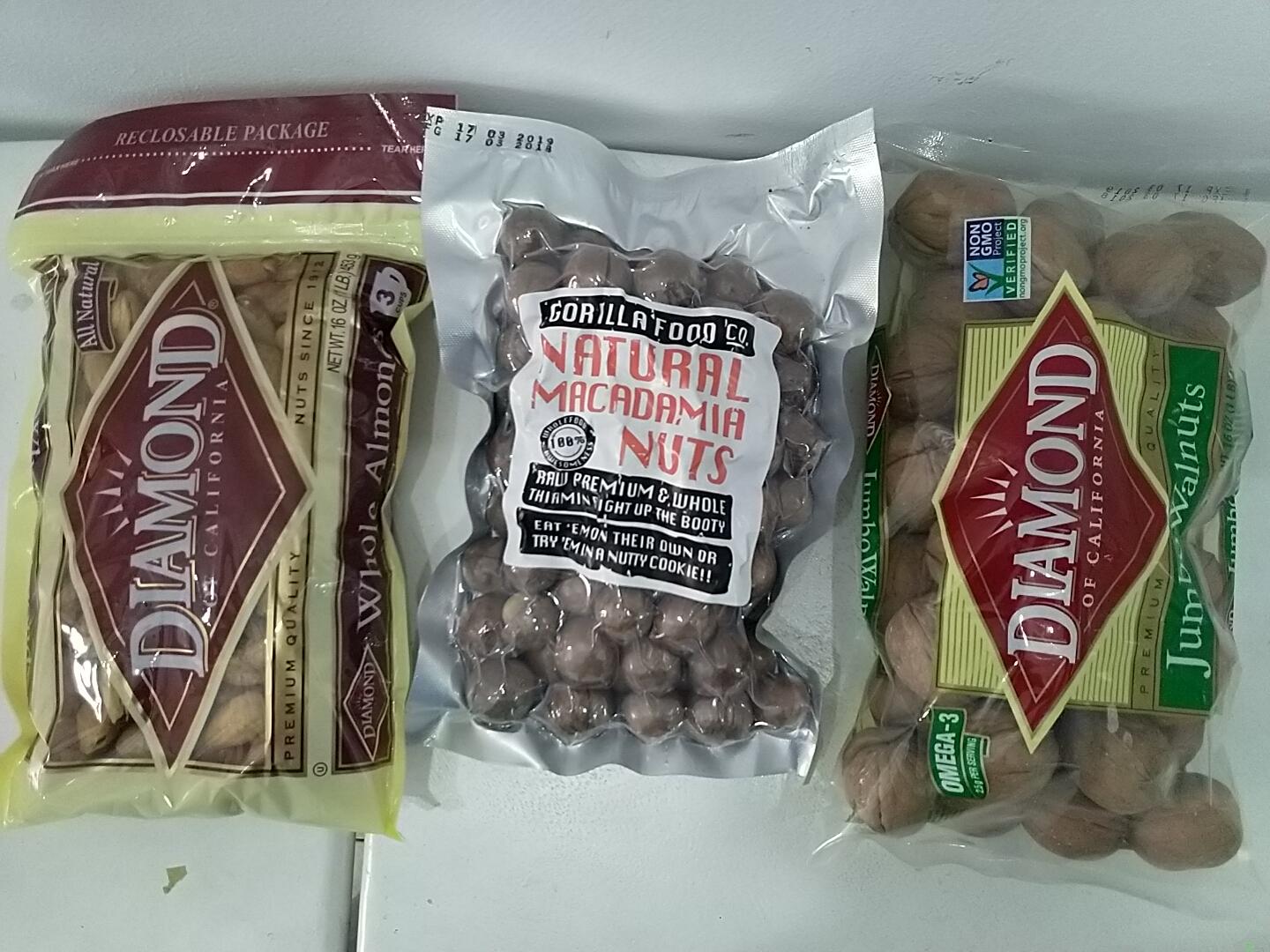 Combo 1 hạnh nhân + 1 óc chó + 1 mắc ca mỹ