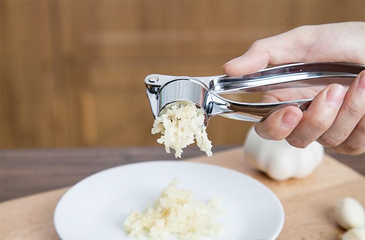 Dụng cụ ép tỏi đa năng