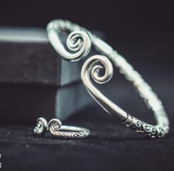 Vòng tay kim cô, vòng tay Tề Thiên Đại Thánh Du Ký - NHH