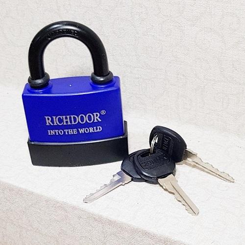 Ổ Khóa Thép Bọc Nhựa Có Nắp Chống Nước,  Size 70mm( màu ngẫu nhiên)