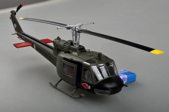 Mô hình máy bay trực thăng uh-1c huey 1969s tỉ lệ 1:48