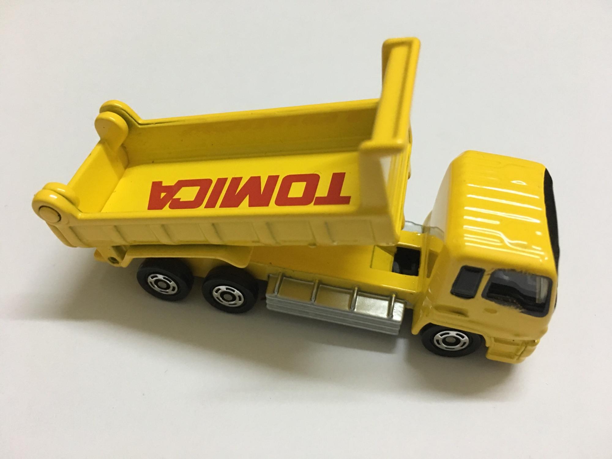Xe ô tô mô hình tomica isuzu giga