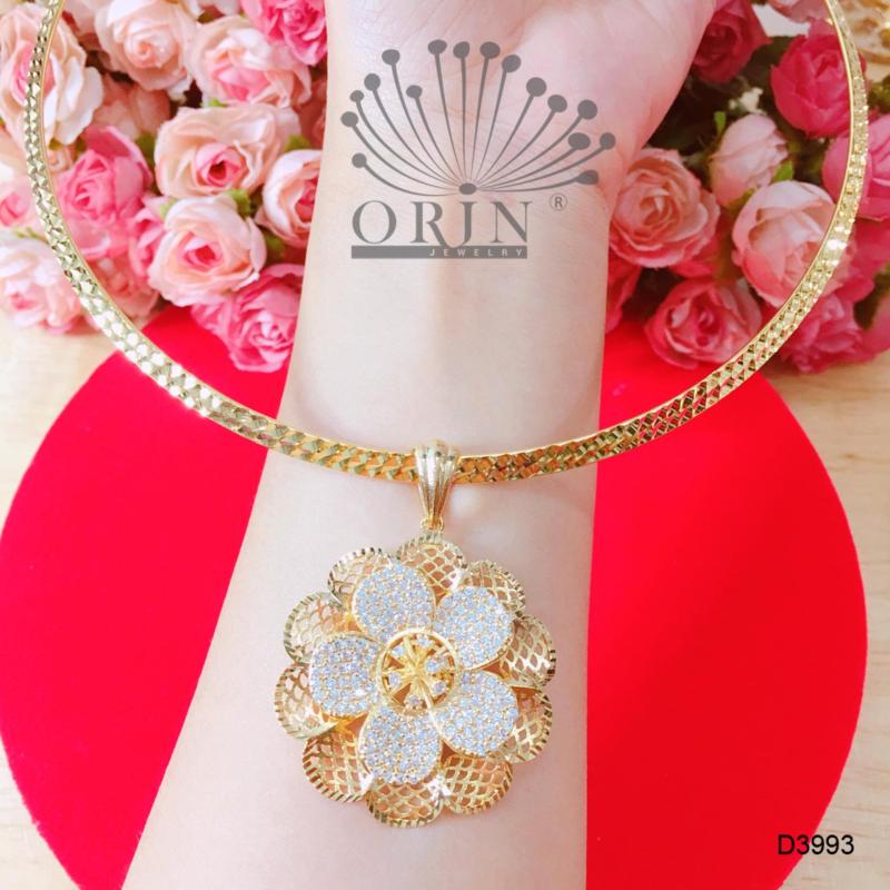 Kiềng cổ dạng dẹp mặt hoa mai lưới nhiều nhụy đính đá cao cấp Orin D3993