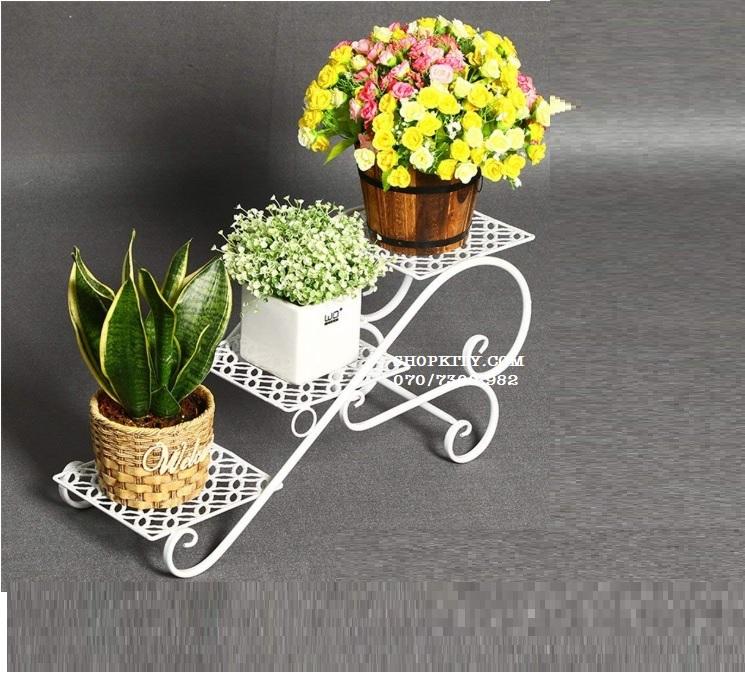 Kệ để 3 chậu hoa 3 tầng