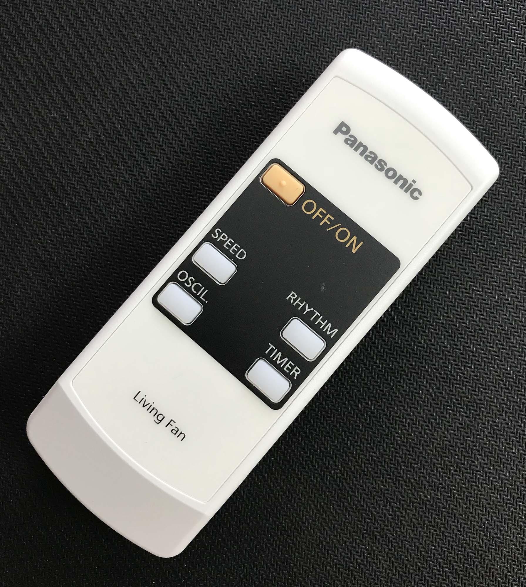 Điều khiển quạt cây và treo tường panasonic  (trắng)