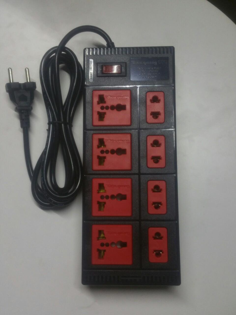 Ổ cắm điện chịu nhiệt 8 lỗ 2M Điện quang ESK2BR ( Đen _ Đỏ)