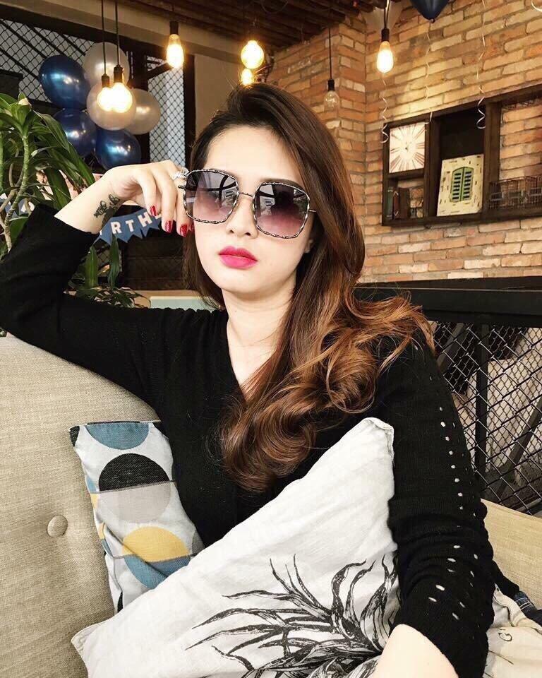Hình thật hàng thật kính mát nữ viền xoắn đủ màu siêu đẹp siêu sang - kính mát nữ thời trang kính mát Hàn Quốc hợp thời trang siêu đẹp, chống chói chống nắng phù hợp đi làm đi du lịch mẫu mới 2019 mã giảm giá khủng