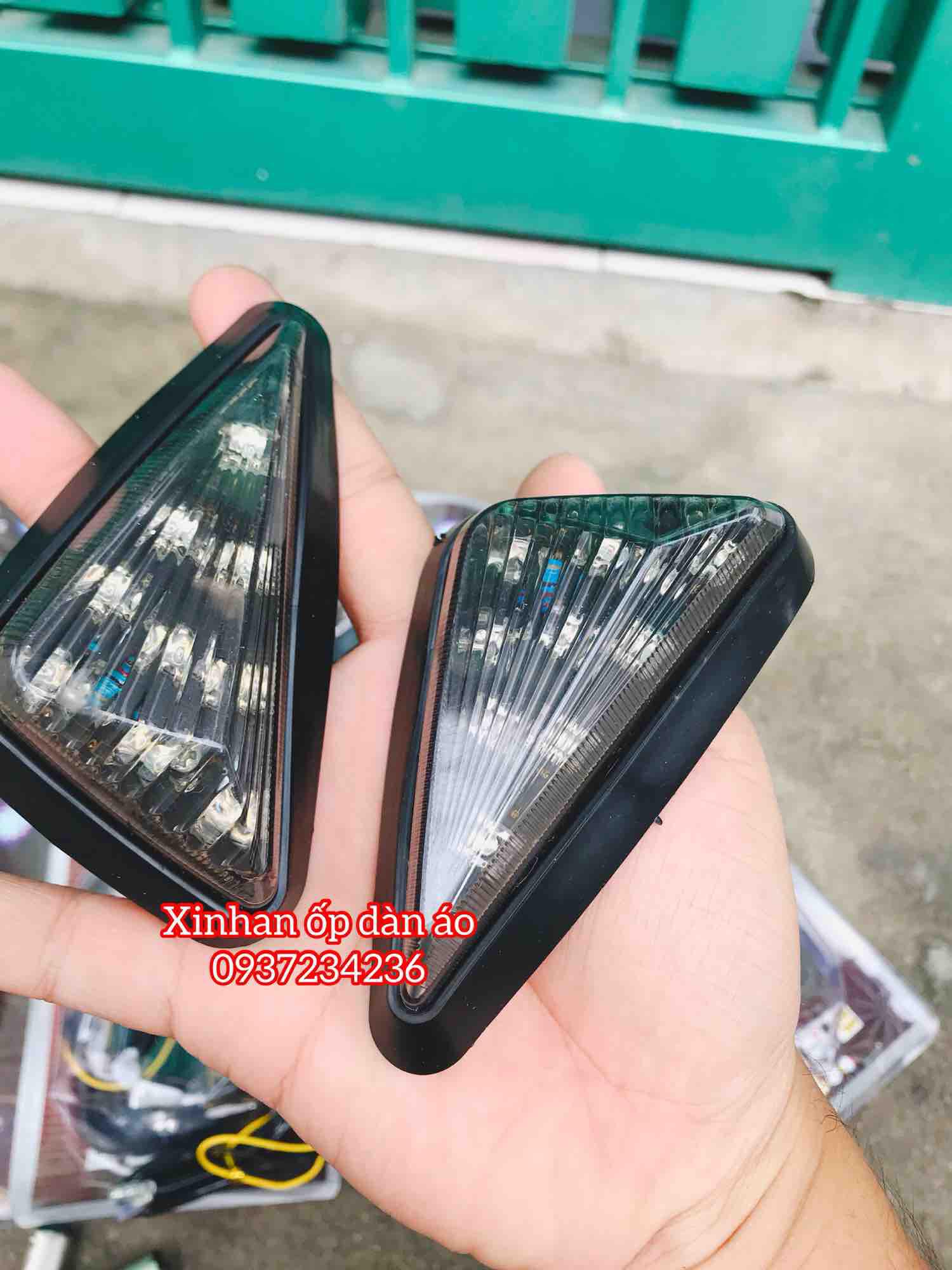 Xinhan tam giác ốp dàn áo