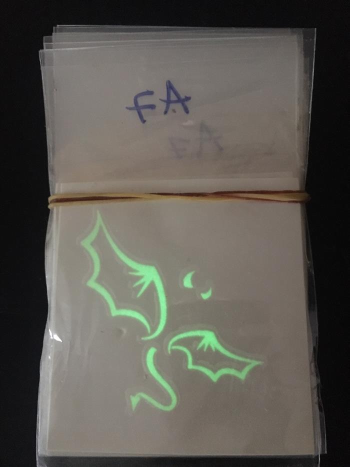 Hình xăm dạ quang 6x6cm hình cánh dơi A7