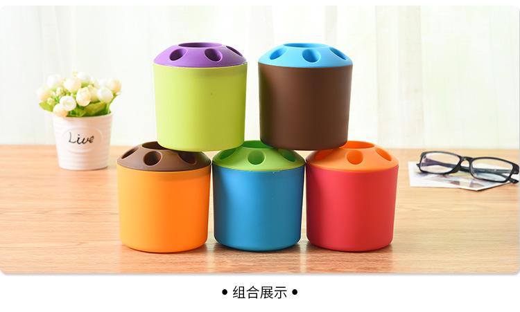 Cốc đựng bút, bàn chải và vật dụng cá nhân