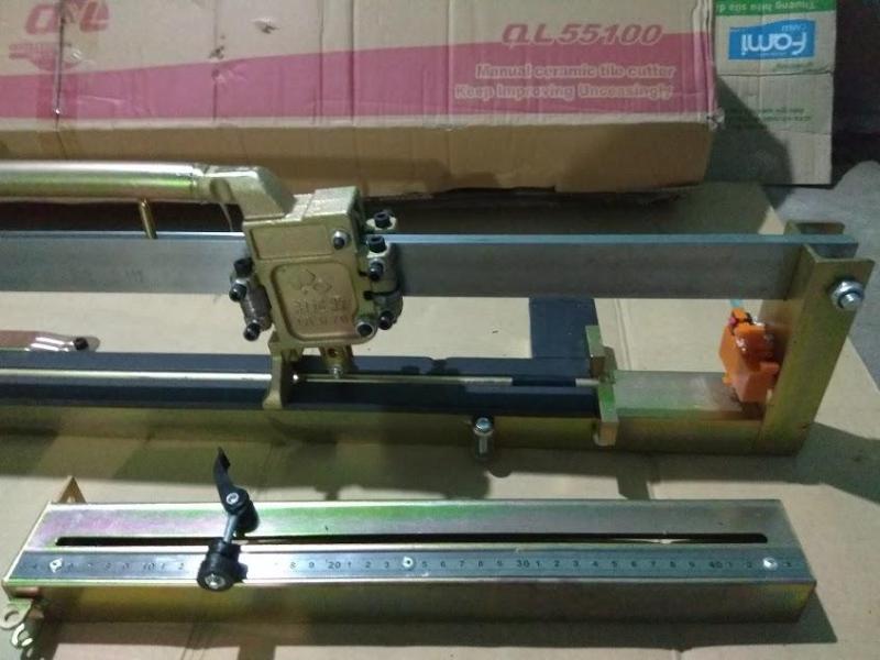 Máy cắt gạch siêu cứng bàn đẩy QL 55100 (cắt 1 mét)