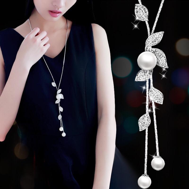 Dây chuyền lá dây ngọc trai dáng dài điệu đà phối đồ công sở hoặc đầm dự tiệc