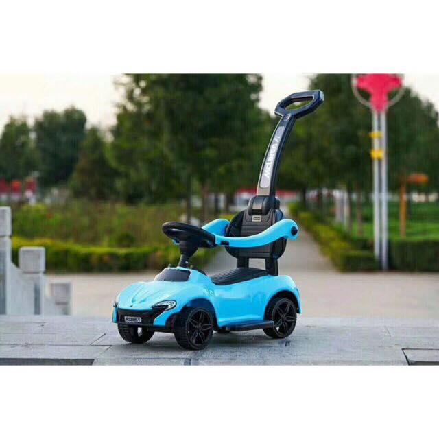 XE CHÒI CHÂN HÌNH Ô TÔ CHO BÉ CÓ ĐAI BẢO VỆ VÀ TAY ĐẨY