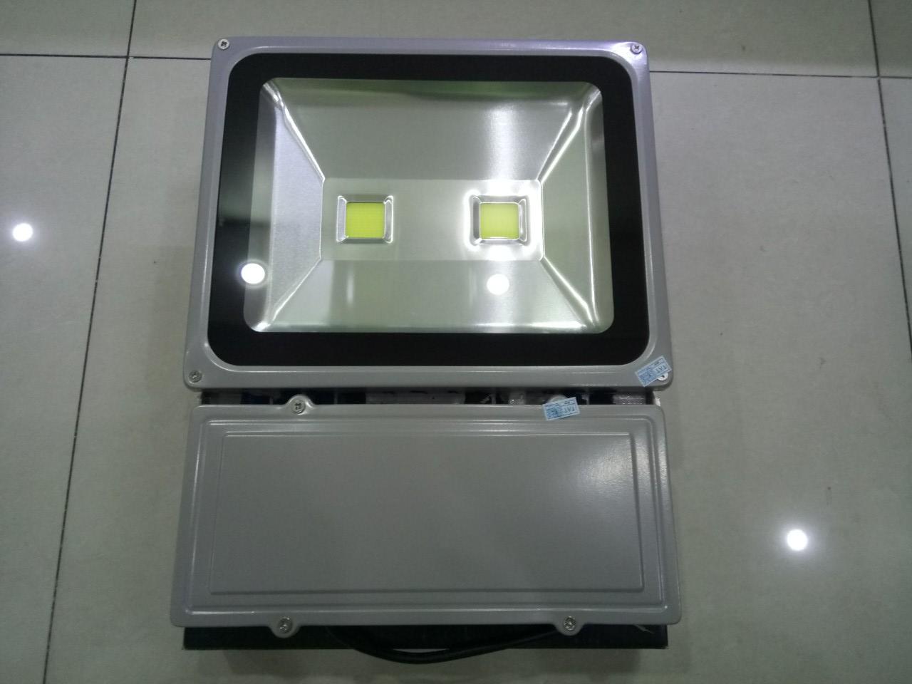 Đèn led pha 100w siêu sáng