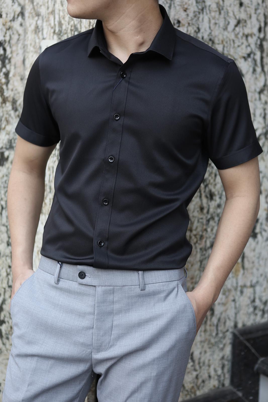 Áo sơ mi nam Cộc Tay Tím Đen Vải Trượt Cao cấp(Hàng Sơ mi Ngắn Tay Mới)