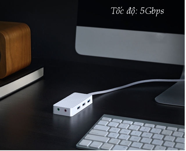 Hub USB 3 cổng 3.0 kèm 2 đầu mic và tai nghe cho âm thanh ngoài UGREEN CR134 Hub USB 3 cổng 3.0 kèm 2 đầu mic và tai nghe cho âm thanh ngoài UGREEN CR134
